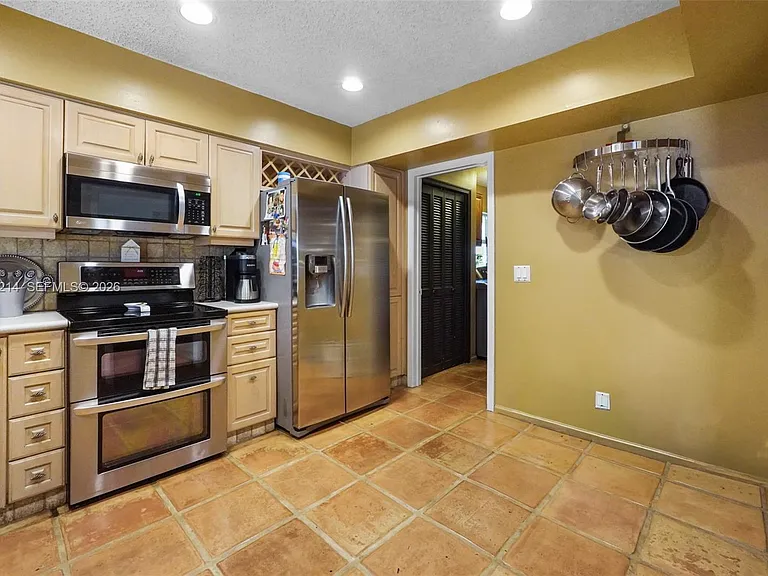 6975 Bianchini Cir — Photo 11