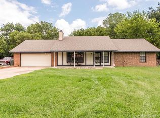 875 N Country Meadow Ln, Skiatook, OK 74070