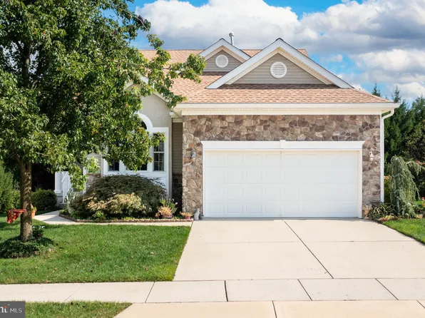 38 Trainor Cir, Bordentown, NJ 08505