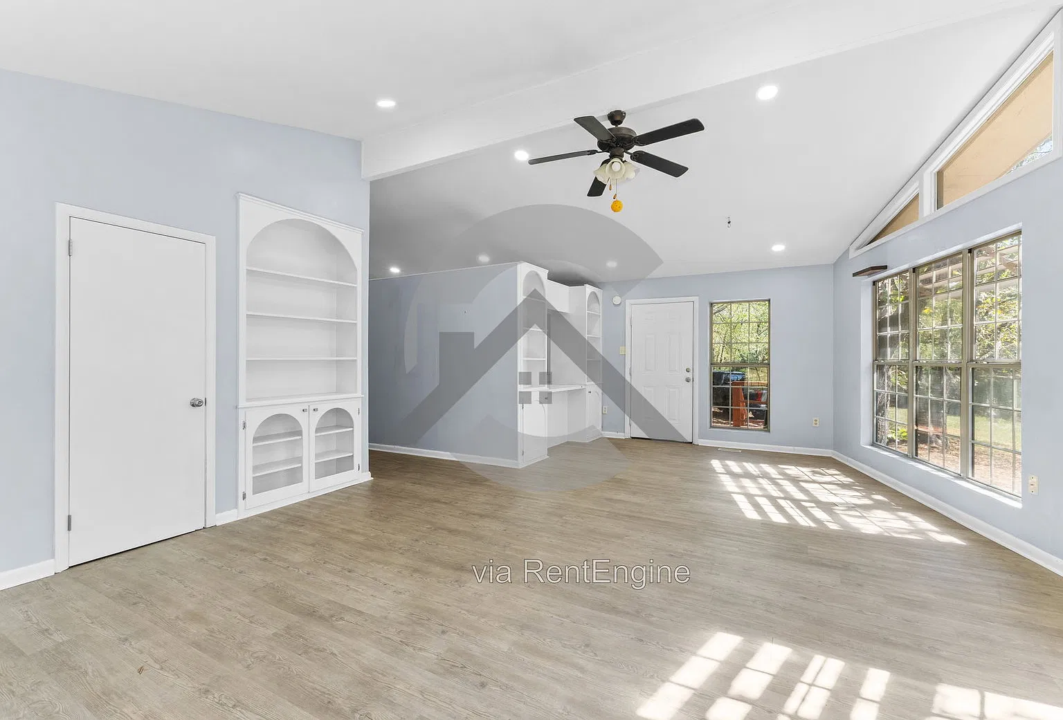 5 bed, 2.5 bath, 2229 sqft, $2,200 — Photo 4