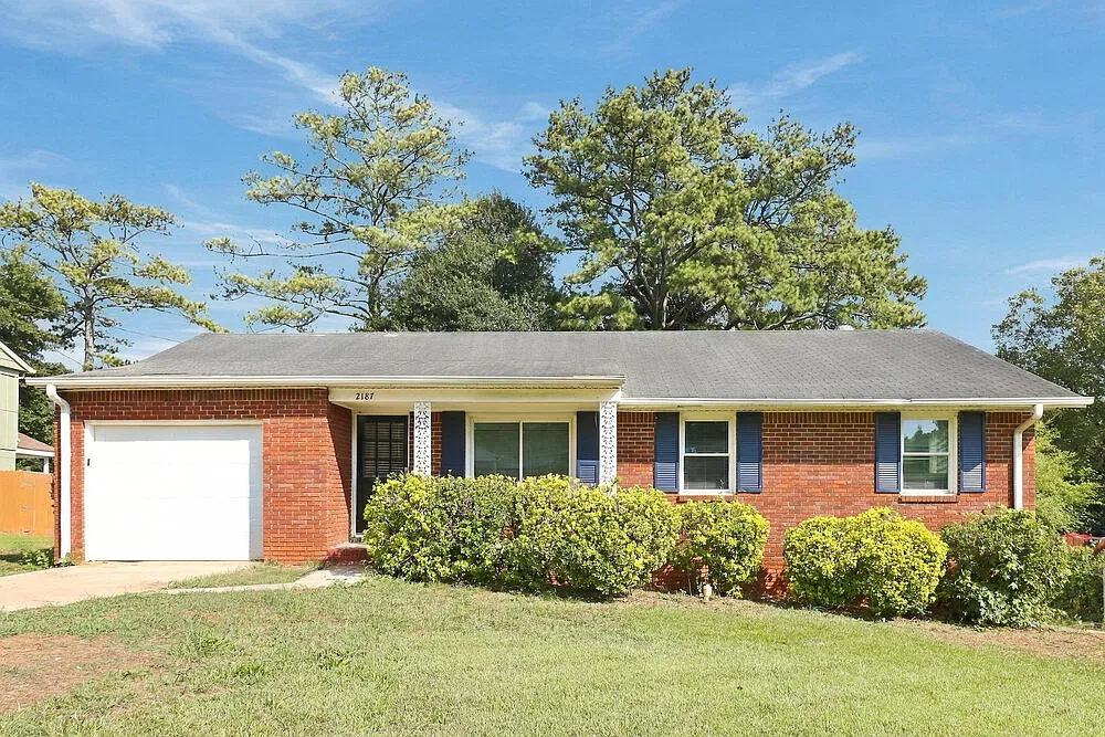3 bed, 1.5 bath, 1241 sqft, $1,715 — Photo 1