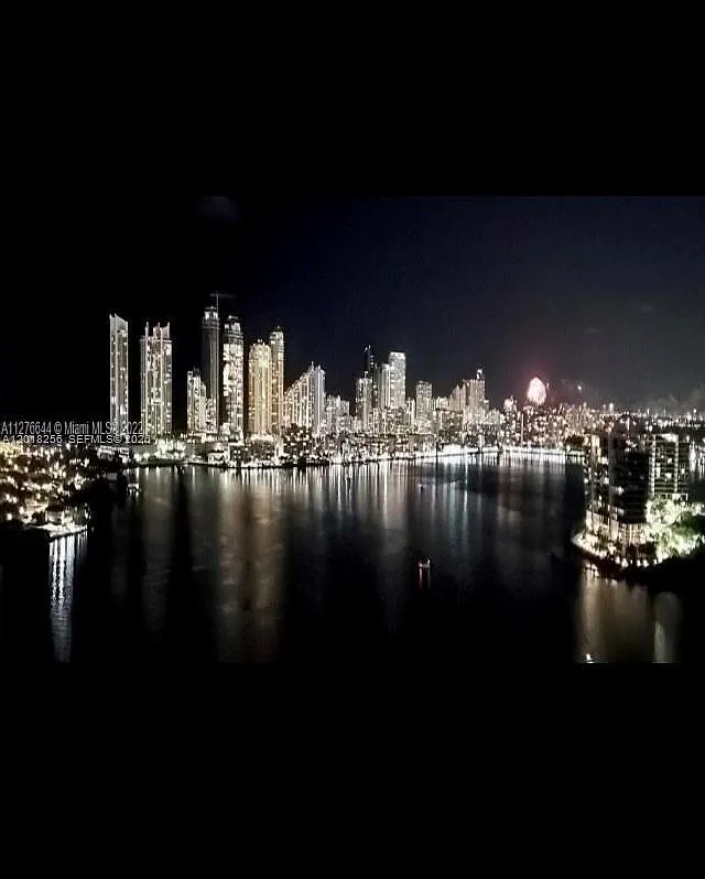Mystic Pointe Tower 500 C — Photo 3