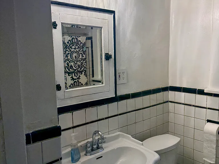 2100 University Cir — Photo 18