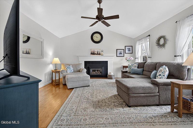 3rd image of 20 Aberdeen Way