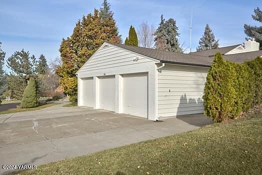 5th image of 613 Voltaire Ave
