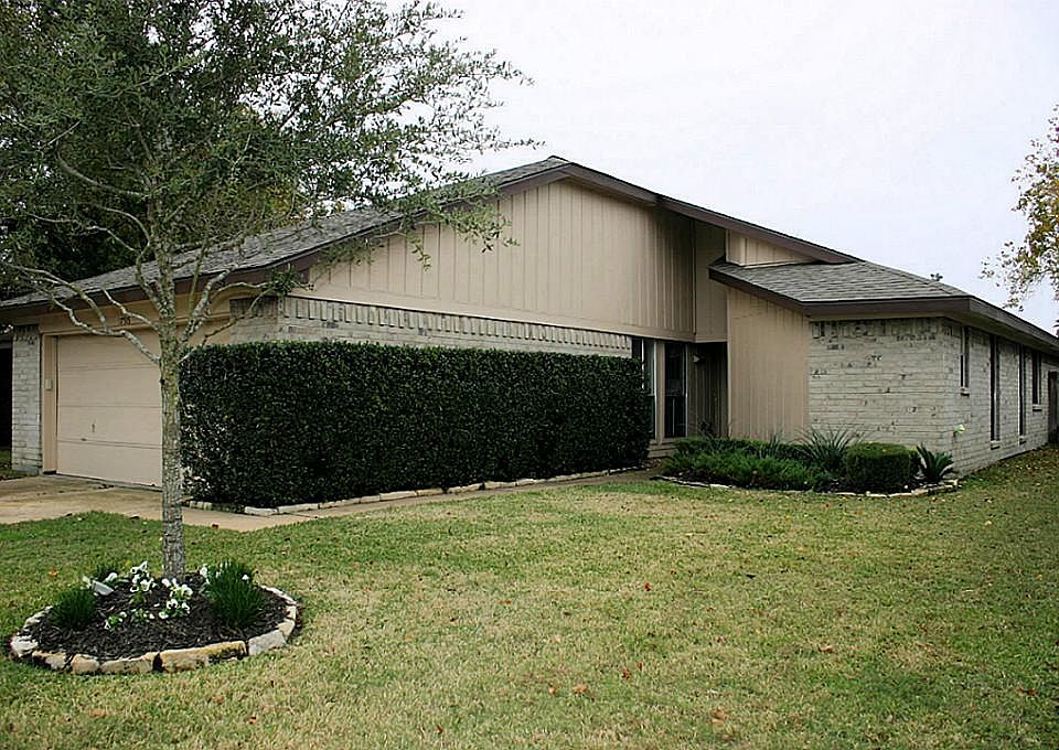 1st image of 17515 Davenway Dr