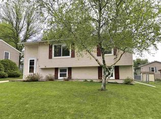 2649 W 56th St, Davenport, IA 52806