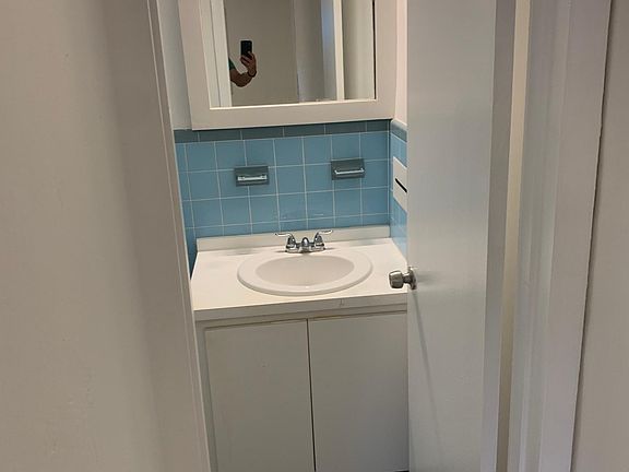 4th image of 915 Palermo Ave #106