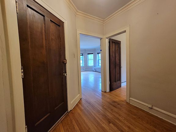 4th image of 1613 W Farwell Ave #302