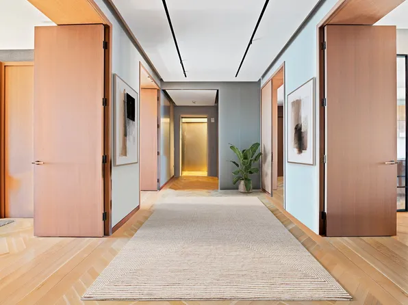 551 West 21st Street image 4 of 20