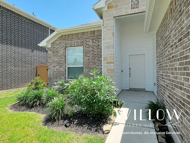 1218 Scarlet Creek Dr — Photo 3