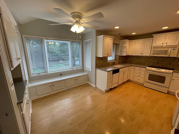 2nd image of 7647 Falmouth St