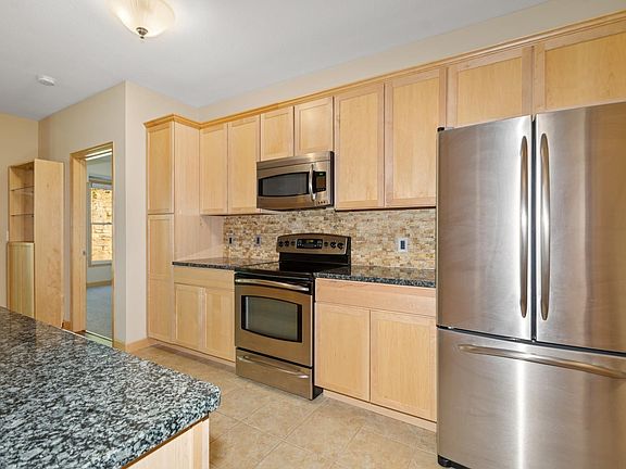 5th image of 630 Main St N APT 203