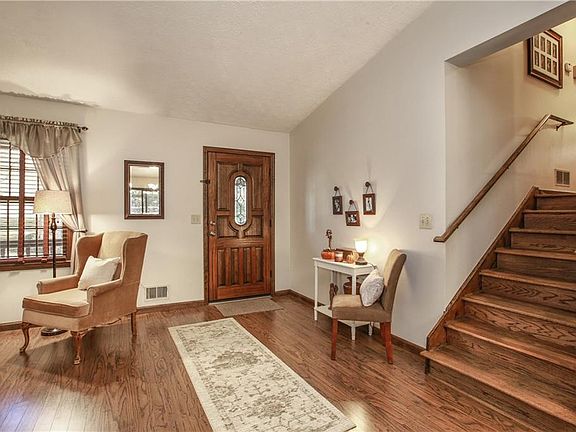 4th image of 315 Vineyard Dr NW