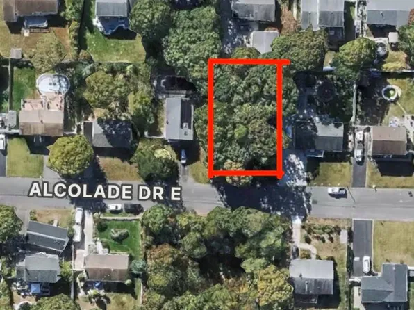 100 Alcolade Dr E, Shirley, NY 11967
