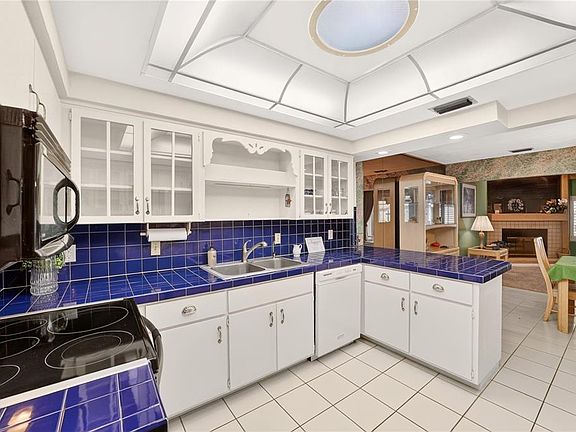 4th image of 1708 NE 38TH AVENUE