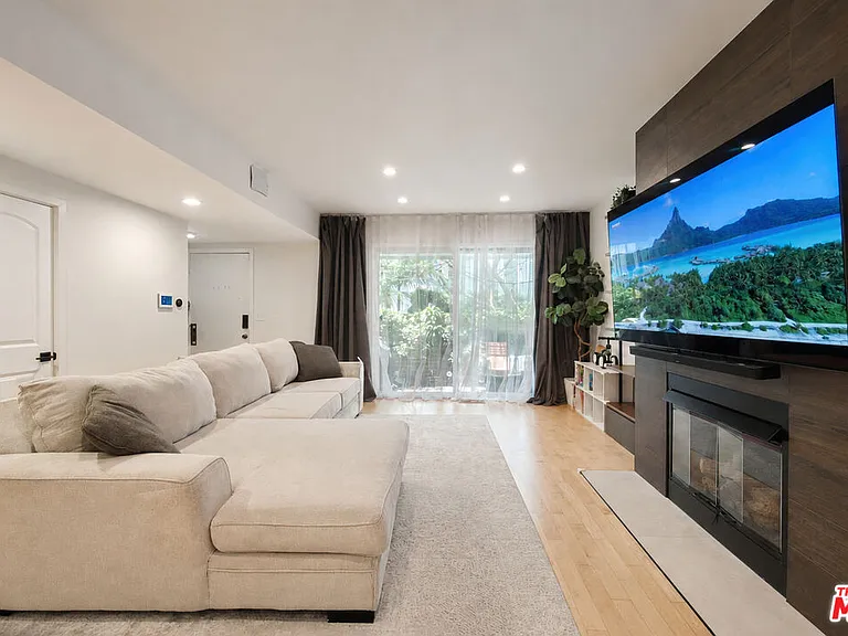 4733 S La Villa Marina #C — Photo 3
