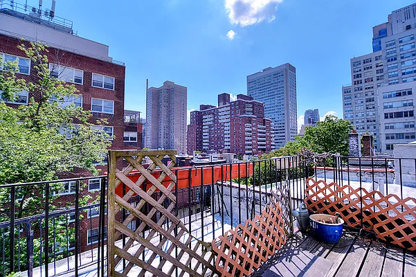 Rented by Urbane Brokerage | media 22