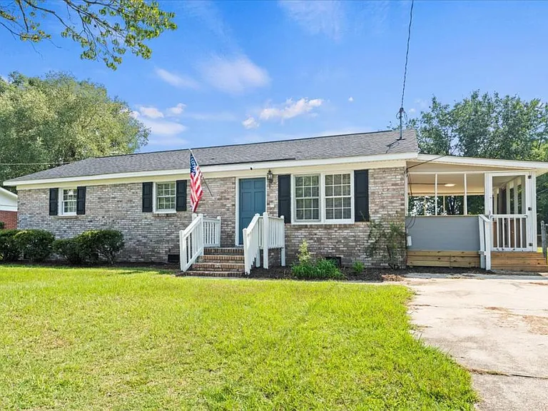 423 Sheffield Dr — Photo 3