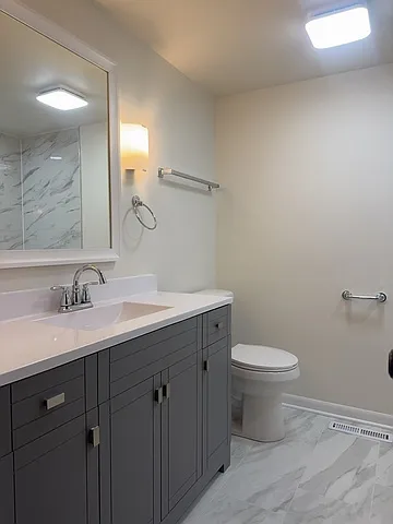 418 Beloit St #15 — Photo 6