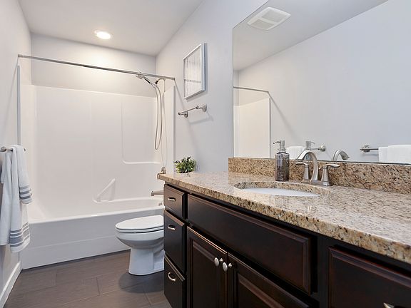 4th image of 4615 Elmwood Dr