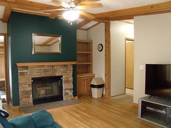 2nd image of 901 N Main St