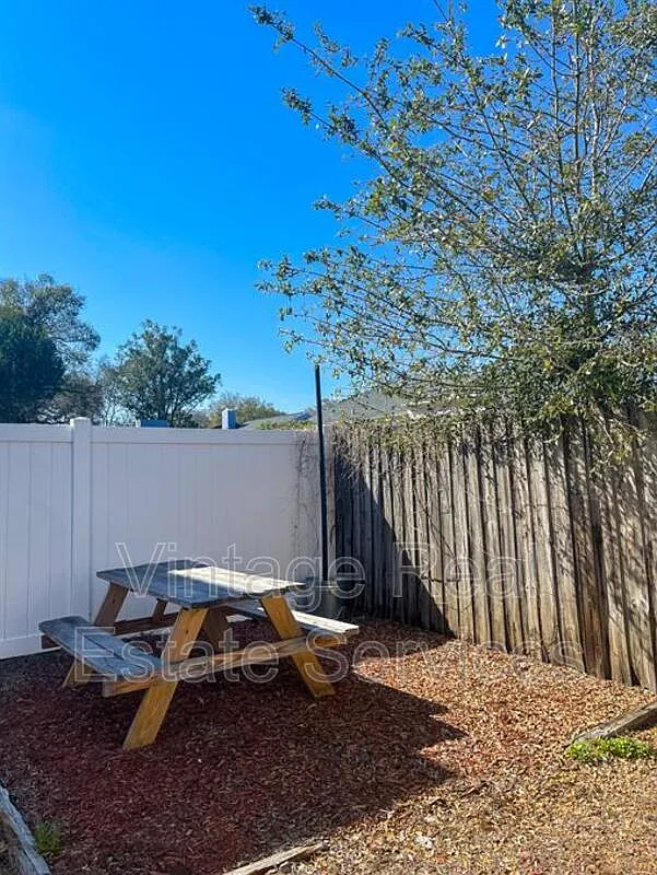 Rose Subdivision — Photo 3