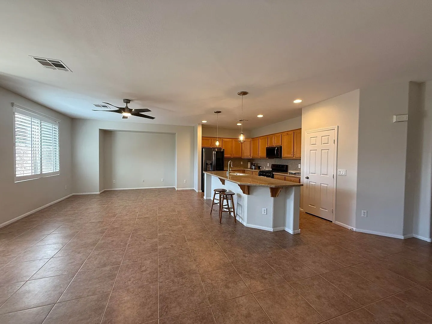 Great Single Story 3 Bedroom Home in Southwest Nevada Trails! — Photo 2