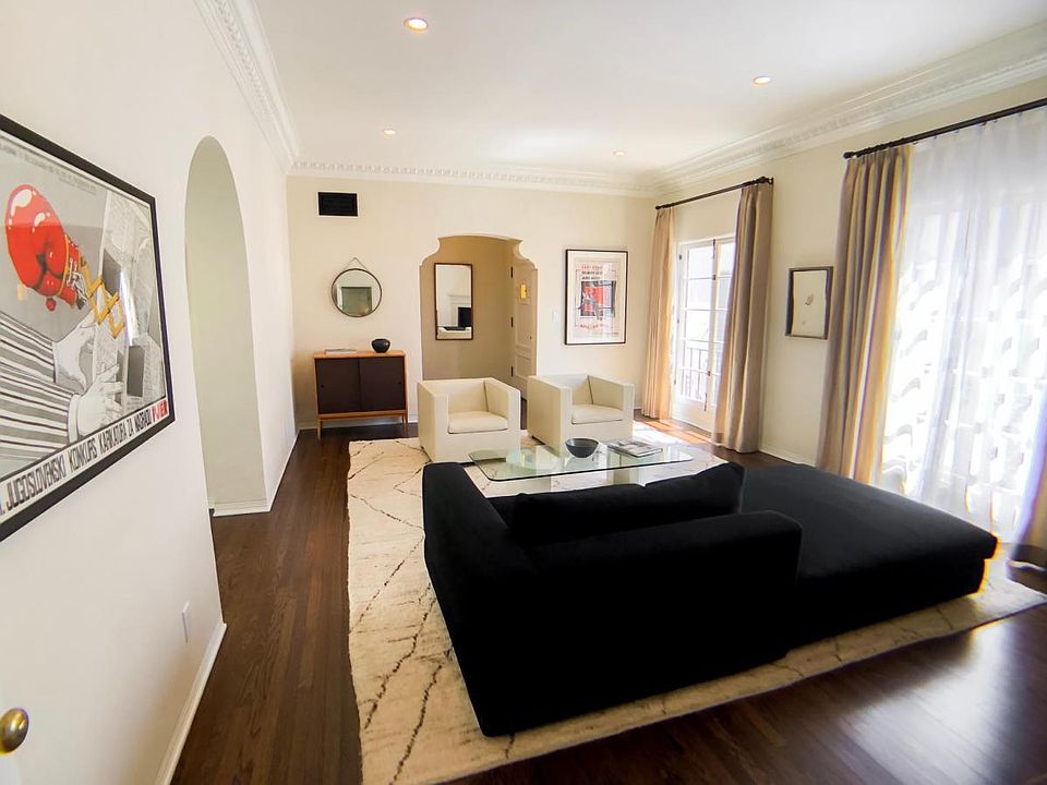 1st image of 1330 N Harper Ave #11I