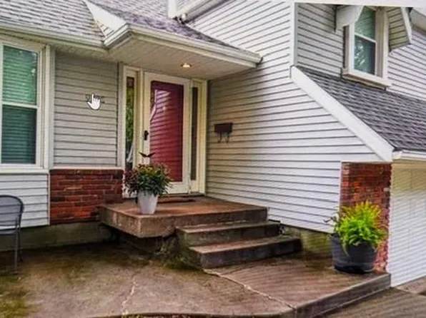 9823 Melrose St, Overland Park, KS 66214