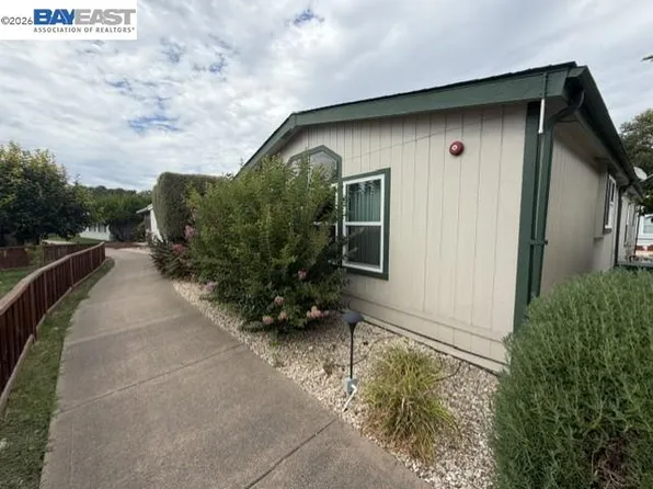 23 Palm Dr, Union City, CA 94587