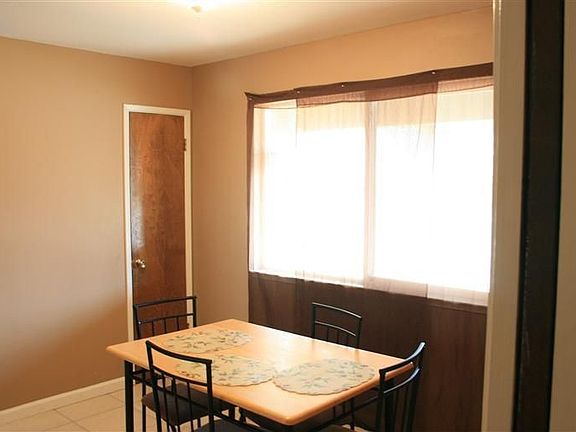 3rd image of 905 Peachwood Ct