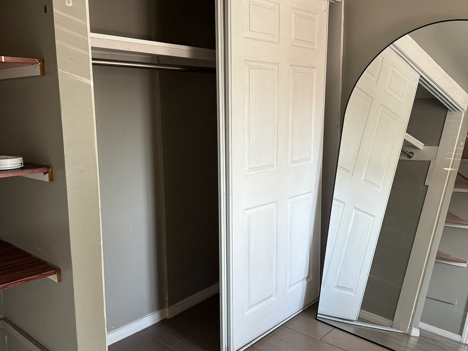 Studio, 200 sqft, $1,050 — Photo 2