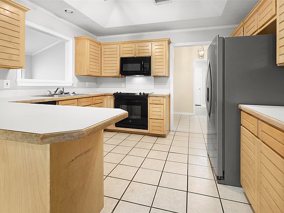 5th image of 709 Elm Cir