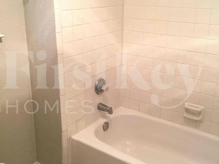 1309 Monterrey Dr — Photo 17