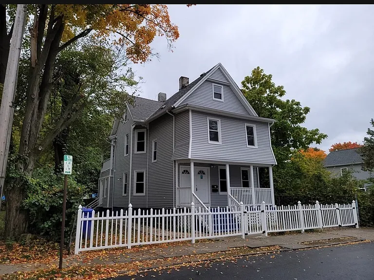 249-251 Quincy St — Photo 2