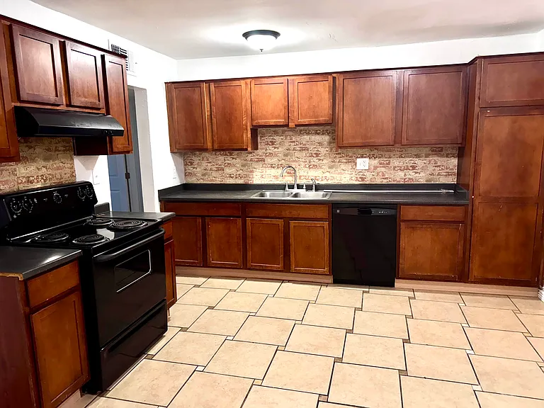 1350 E Orange St — Photo 3