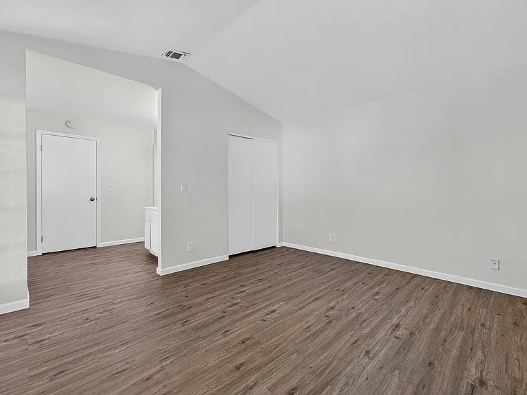 1118 Cresthaven Dr — Photo 9