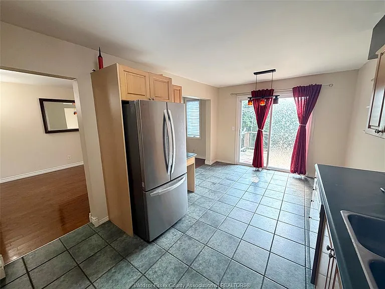 1484 Border Cres — Photo 9