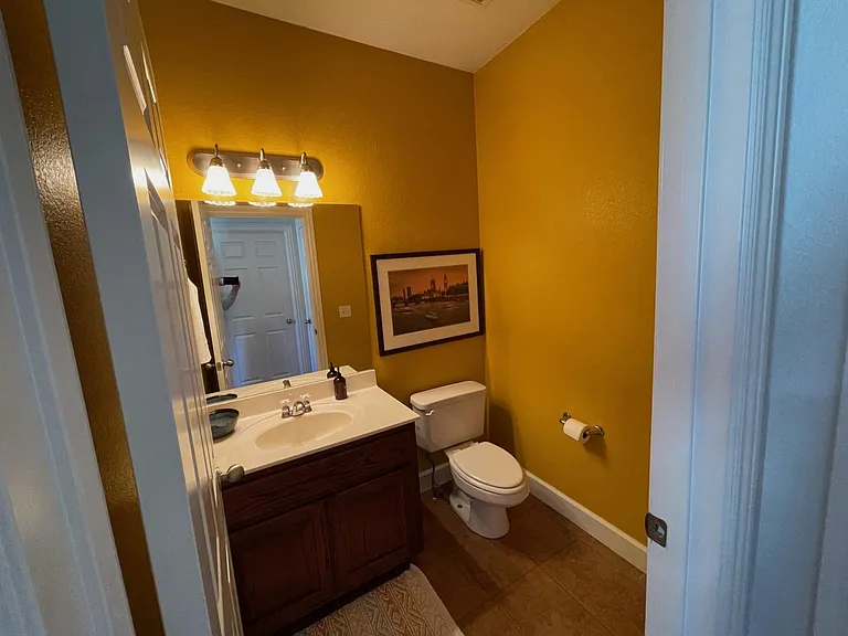1521 NE Dysart Woods Ln — Photo 17