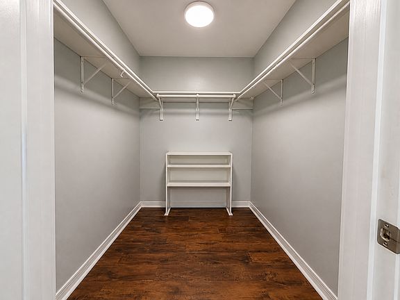 5th image of 8808 Valley Hill Ct