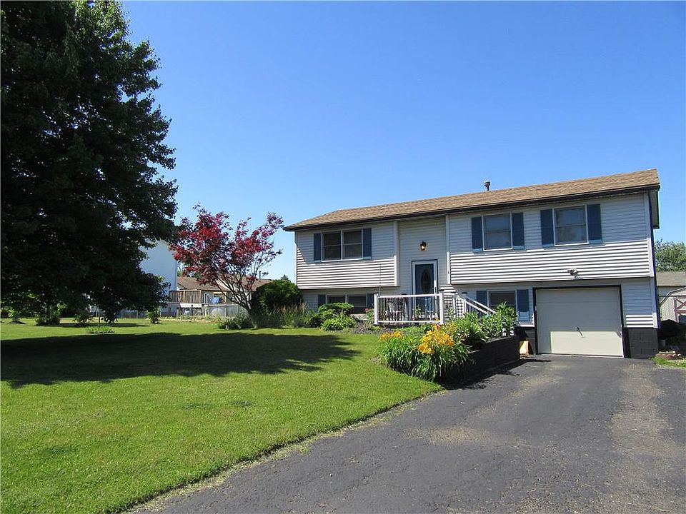 1st image of 6 Woodstock Ln