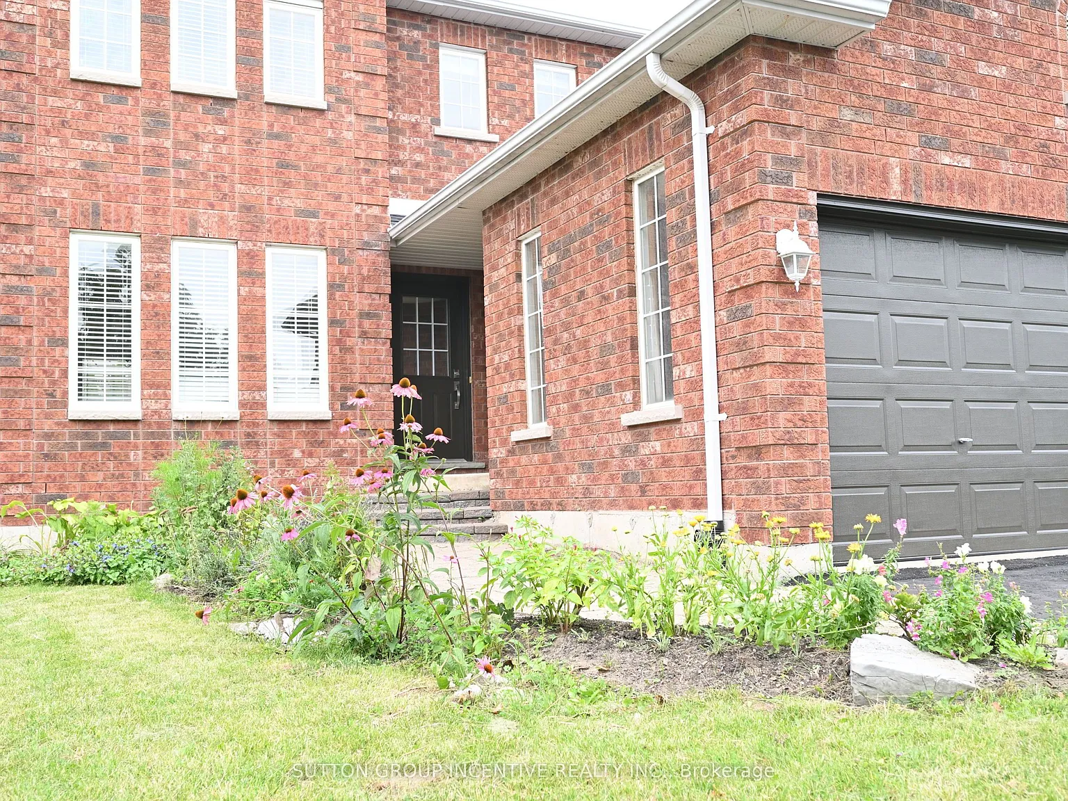 3 bed, $2,950 — Photo 2