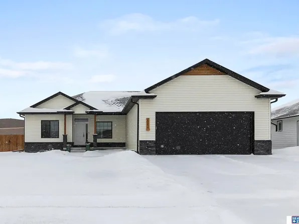 2042 Eastgate Dr, Crete, NE 68333