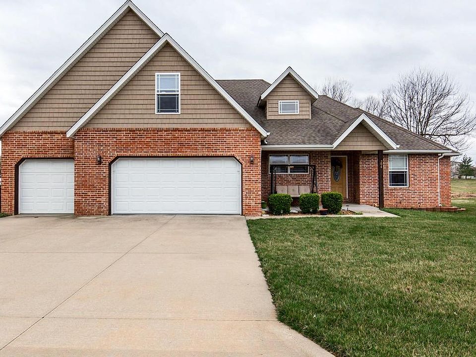 1st image of 204 W Pheasant Ln