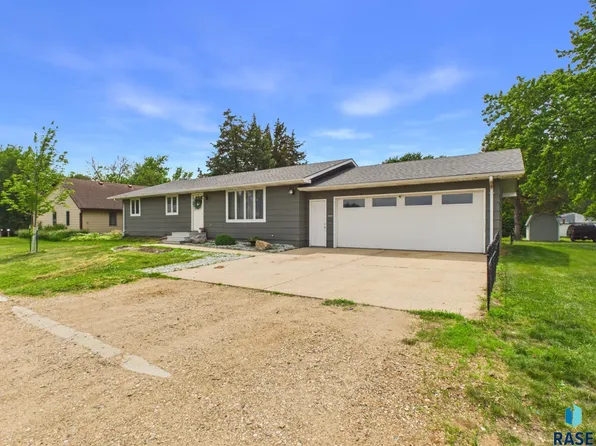 431 Dakota St, Chancellor, SD 57015