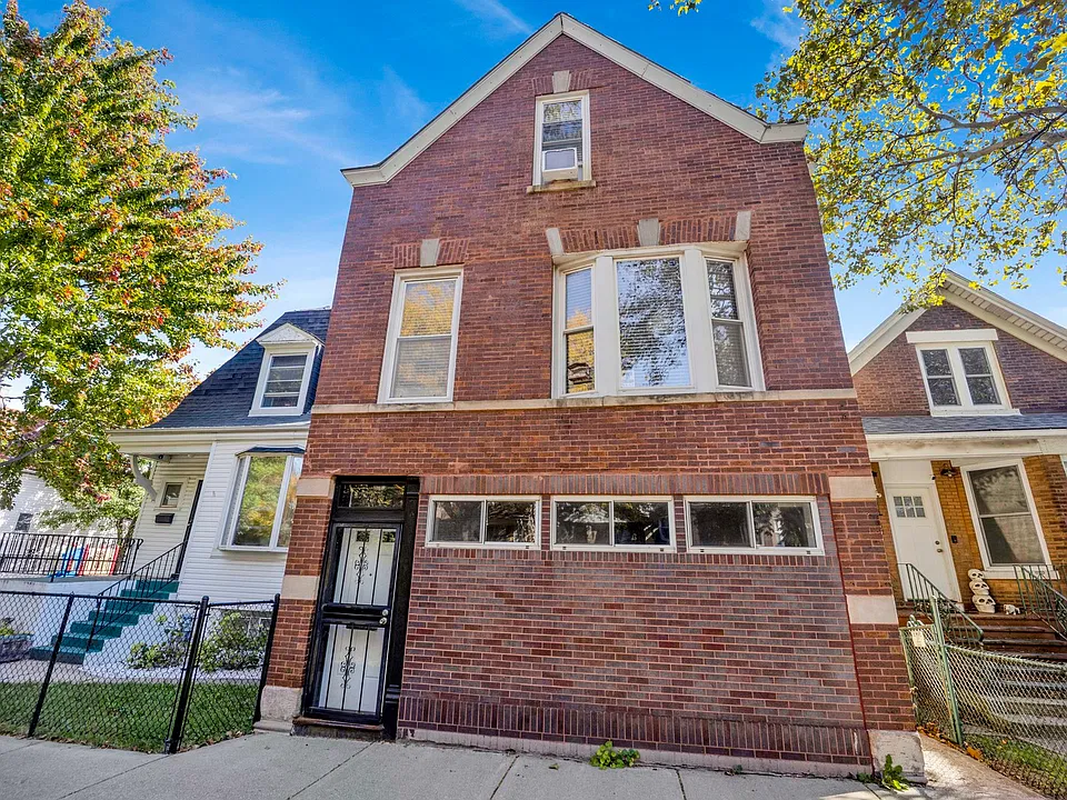 2937 N Washtenaw Ave #1