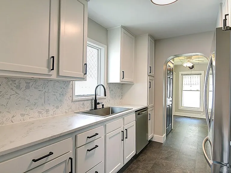 523 Watervliet Ave — Photo 6
