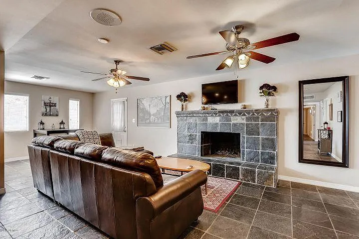 1911 E Huntington Dr — Photo 8