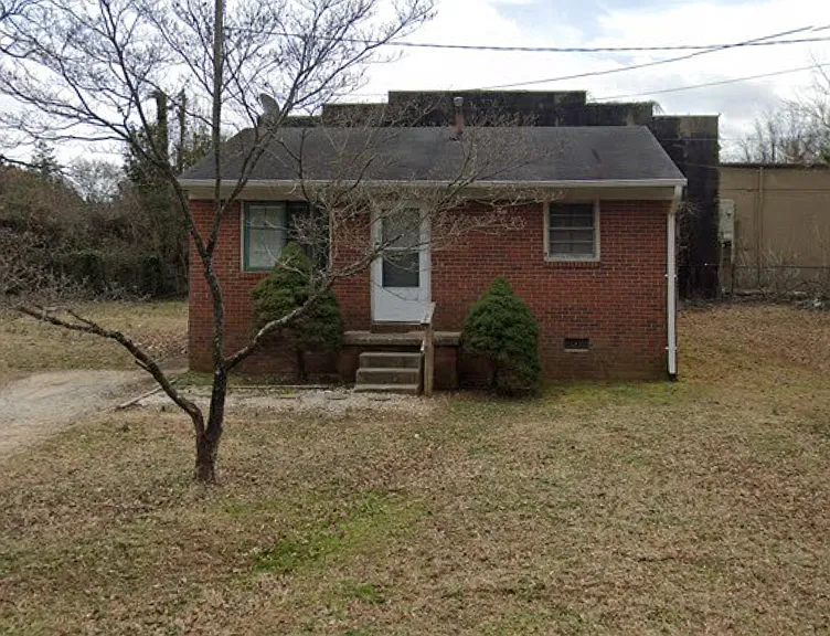 206 Willowood Dr — Photo 1